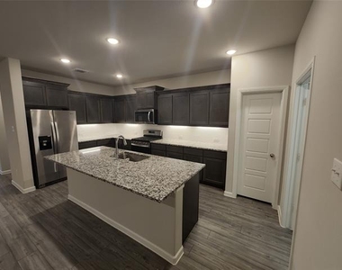 621 Maple Leaf Way - Photo Thumbnail 27