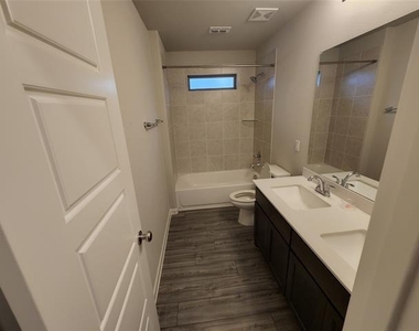 621 Maple Leaf Way - Photo Thumbnail 21