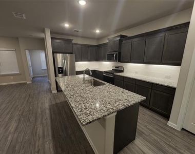 621 Maple Leaf Way - Photo Thumbnail 28