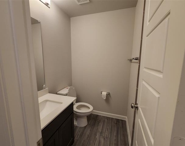 621 Maple Leaf Way - Photo Thumbnail 11