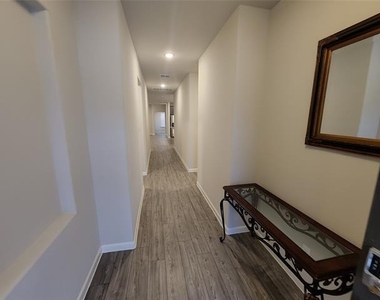 621 Maple Leaf Way - Photo Thumbnail 6