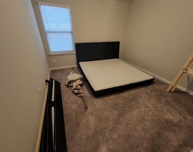 621 Maple Leaf Way - Photo Thumbnail 17