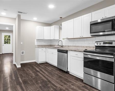 220 W Murray Street - Photo Thumbnail 4