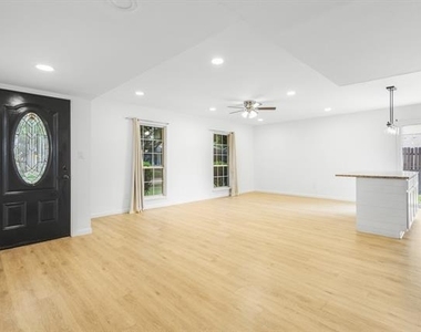 1824 Chamberlain Drive - Photo Thumbnail 3