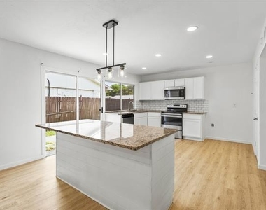 1824 Chamberlain Drive - Photo Thumbnail 8
