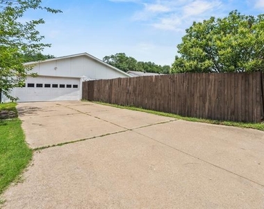 1824 Chamberlain Drive - Photo Thumbnail 23