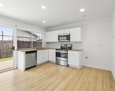 1824 Chamberlain Drive - Photo Thumbnail 9