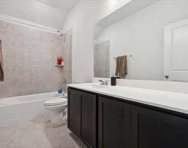 7045 Pecan Glen Place - Photo Thumbnail 23
