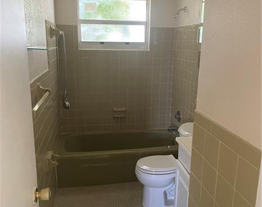 1620 Nw 68th Terrace - Photo Thumbnail 9