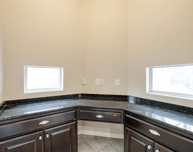 2817 Newburyport Avenue - Photo Thumbnail 17