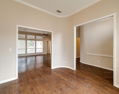 2817 Newburyport Avenue - Photo Thumbnail 4