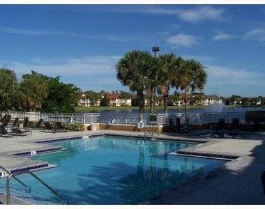 712 Nw 92nd Avenue - Photo Thumbnail 2