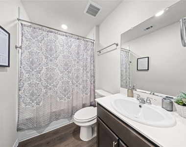 2920 Roper Street - Photo Thumbnail 4