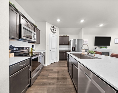 2920 Roper Street - Photo Thumbnail 10