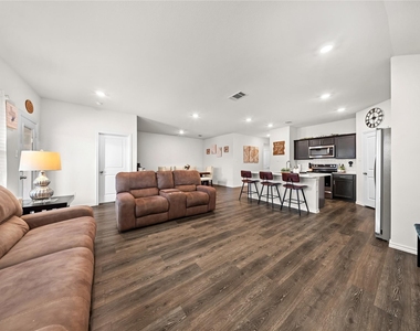 2920 Roper Street - Photo Thumbnail 16