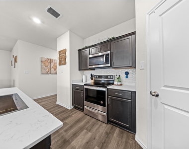 2920 Roper Street - Photo Thumbnail 11