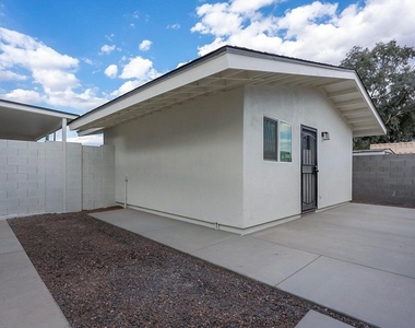 9439 N 11th Avenue - Photo Thumbnail 1