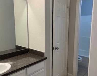 811 Edd Road - Photo Thumbnail 13