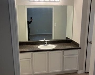 811 Edd Road - Photo Thumbnail 14