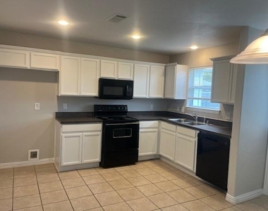811 Edd Road - Photo Thumbnail 3