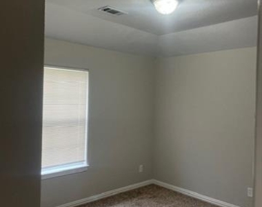 811 Edd Road - Photo Thumbnail 6