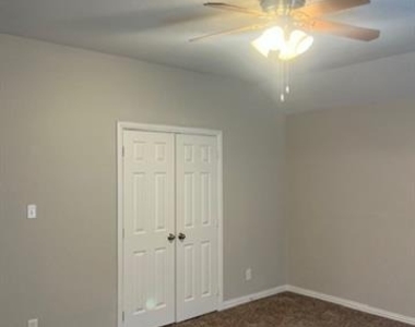 811 Edd Road - Photo Thumbnail 12