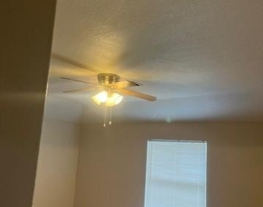 811 Edd Road - Photo Thumbnail 10