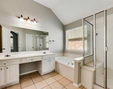 12421 Bruschetta Drive - Photo Thumbnail 10