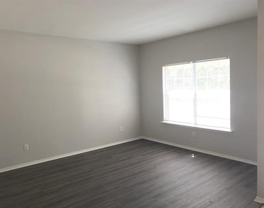 2053 Meadow Park Drive - Photo Thumbnail 6