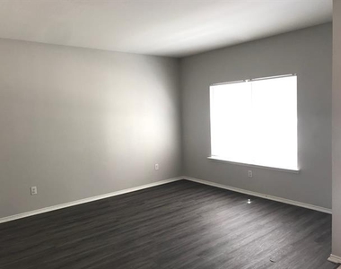 2053 Meadow Park Drive - Photo Thumbnail 4