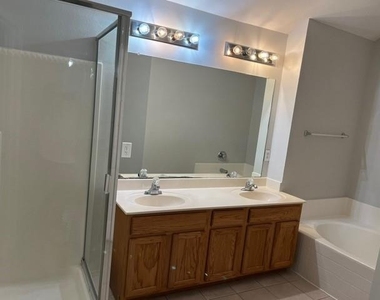 2053 Meadow Park Drive - Photo Thumbnail 15