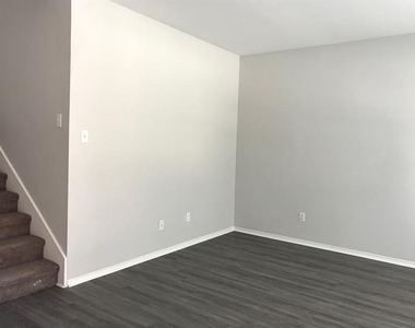 2053 Meadow Park Drive - Photo Thumbnail 3