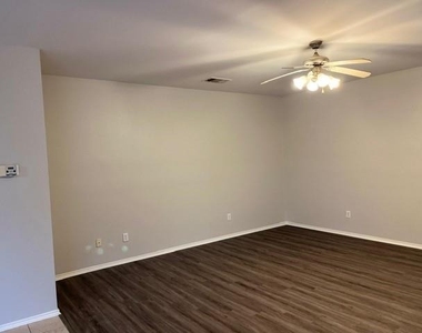 2053 Meadow Park Drive - Photo Thumbnail 8