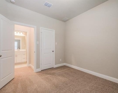 4720 Piedras Lanzar Drive - Photo Thumbnail 8