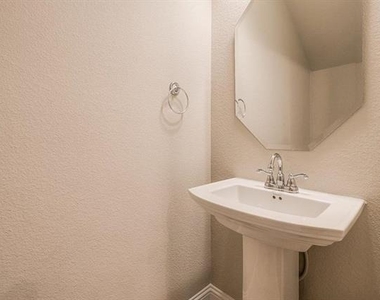 4720 Piedras Lanzar Drive - Photo Thumbnail 7