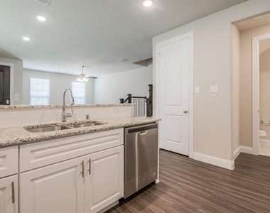 4720 Piedras Lanzar Drive - Photo Thumbnail 6