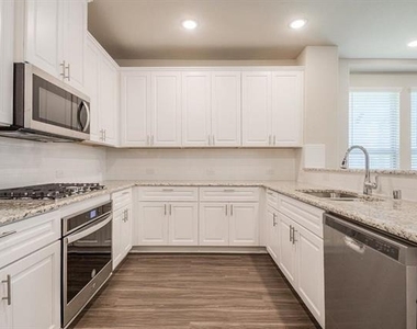 4720 Piedras Lanzar Drive - Photo Thumbnail 5