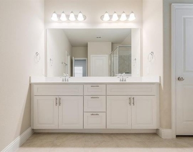 4720 Piedras Lanzar Drive - Photo Thumbnail 10