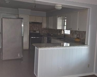 1214 Burleson Street - Photo Thumbnail 4