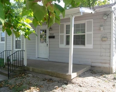 701 E Aimee Street - Photo Thumbnail 1