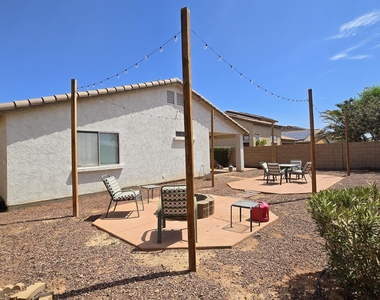 25673 W Northern Lights Way - Photo Thumbnail 35