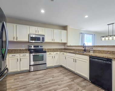 25673 W Northern Lights Way - Photo Thumbnail 9