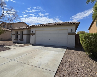 25673 W Northern Lights Way - Photo Thumbnail 4