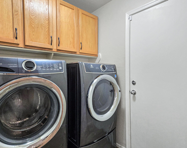 25673 W Northern Lights Way - Photo Thumbnail 31