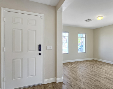25673 W Northern Lights Way - Photo Thumbnail 5