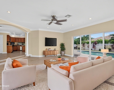 899 Granada Drive - Photo Thumbnail 6