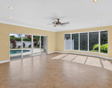899 Granada Drive - Photo Thumbnail 5