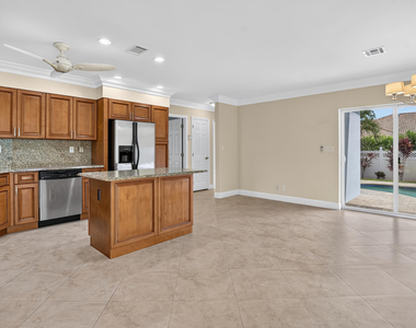 899 Granada Drive - Photo Thumbnail 9