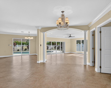 899 Granada Drive - Photo Thumbnail 3