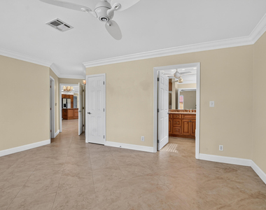899 Granada Drive - Photo Thumbnail 15